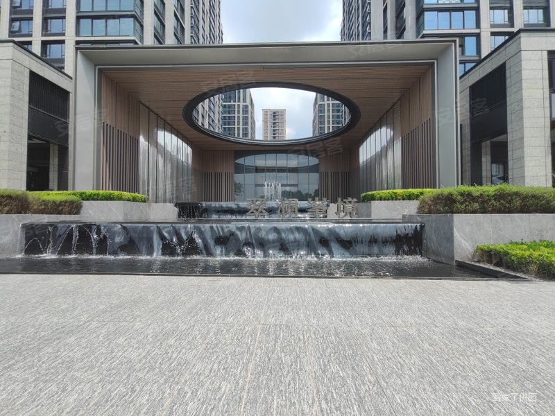 中交中央公园翠澜峯境 有电梯 中间楼层采光好 交通便利 双卫