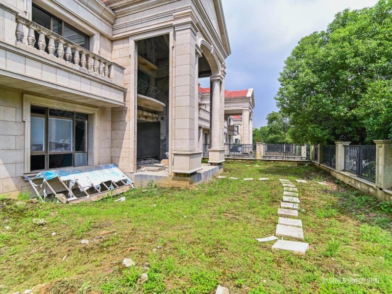 康帝庄园独栋,小区有两套在售装修毛坯各一,好房源多只要您需要