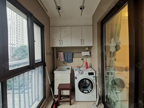 镇江润州南徐新城周边万科沁园万科沁园洋房 精装3房 家电家具齐全出租房源真实图片