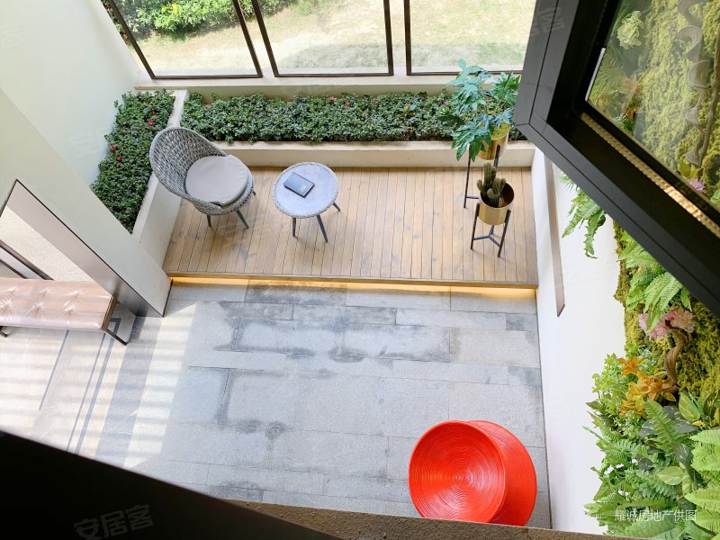 天府二街丨精装六米复式(带20平私人花园)通气民用~随时看房