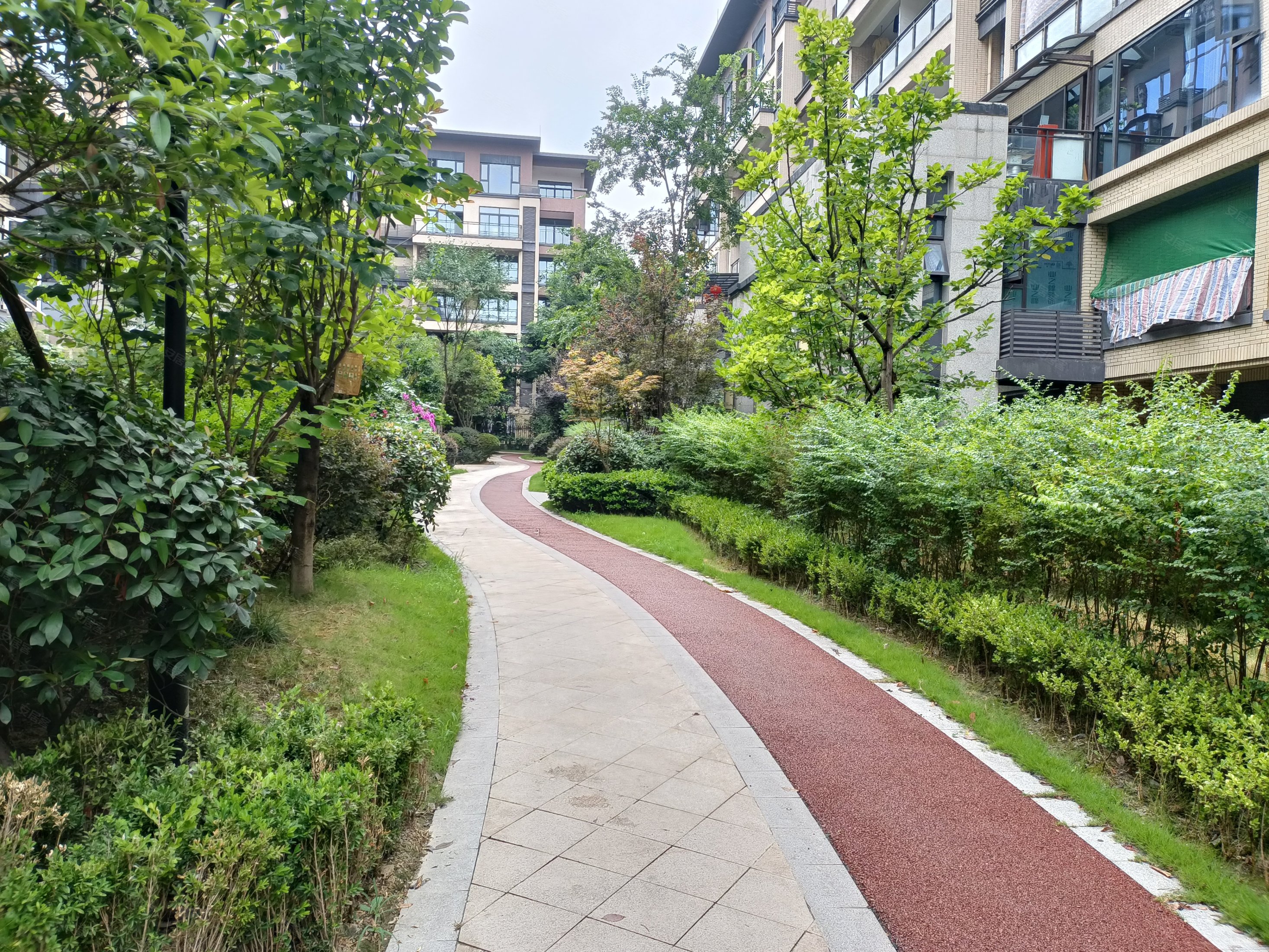 合能枫丹铂麓二期4室2厅2卫150.16㎡南350万