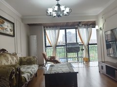 桂林临桂一院两馆汇荣对面 精装3房2厅2卫 1700包物业车位 4台空调出租房源真实图片