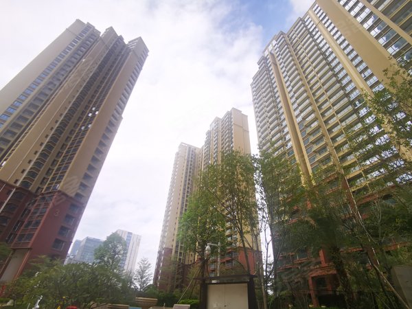 深圳光明公明楼村花园(二期)公明楼村花园3房,5000包物业,家私齐全,有