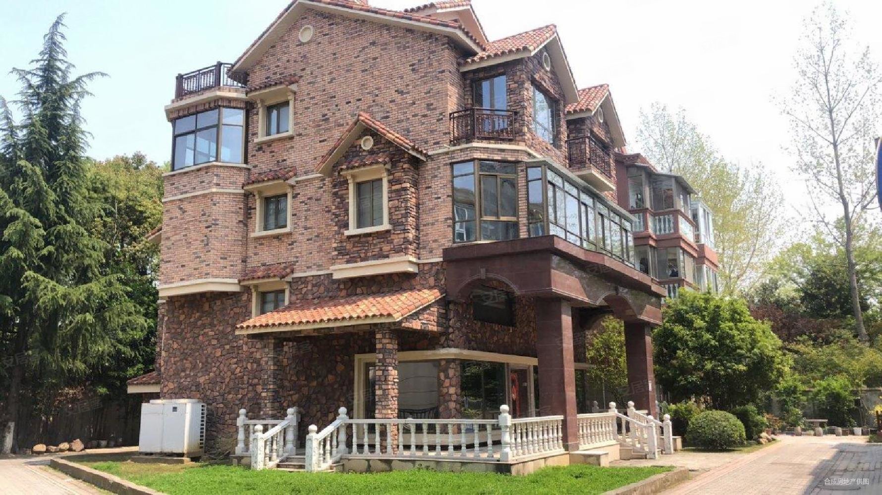 临湖独栋别墅 纯毛坯大花园 在家可观蠡湖美景 太湖世家 诚售