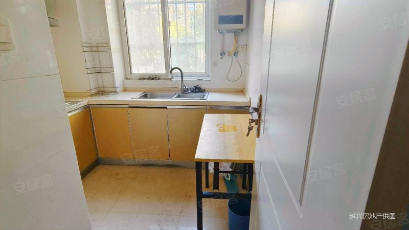 银龙鑫苑南苑 小三居 正南朝向 满五 电梯房 临地铁