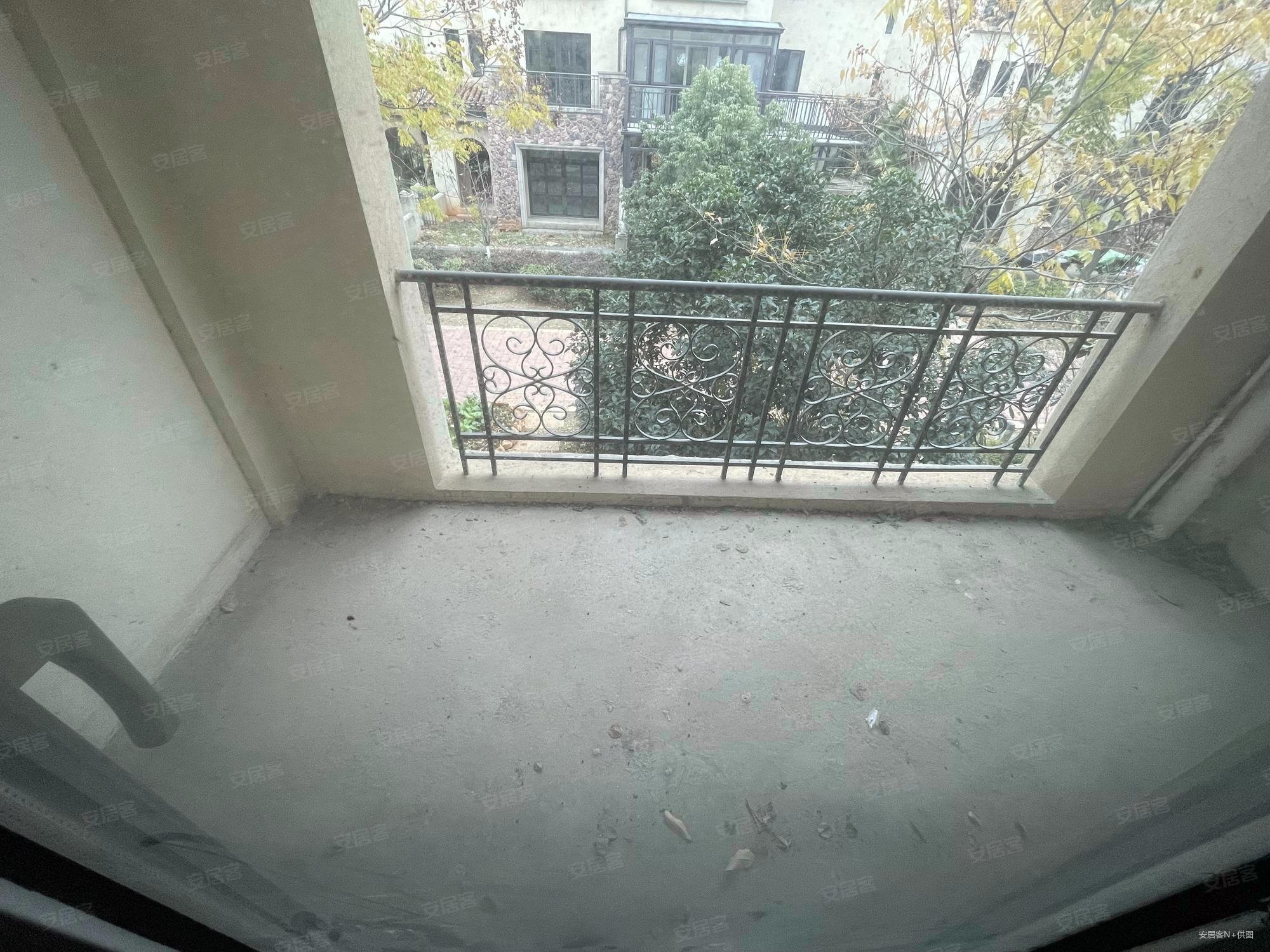 珑璟轩(别墅)4室2厅2卫100㎡南150万