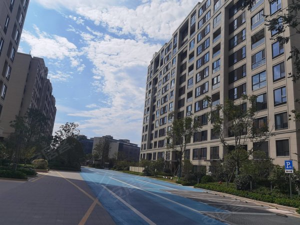 上海浦东临港新城大名城映晖中央空调,飞机户型,高层采光好,家具家电