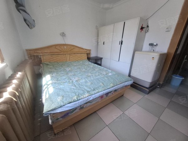 包头青山文化路迎宾道一号街坊迎宾小区75平米3楼3室1厅全家具家电拎包入住1000出租房源真实图片