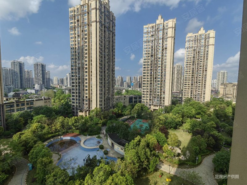 蓝湖国际家装3房全新未入住只需45万