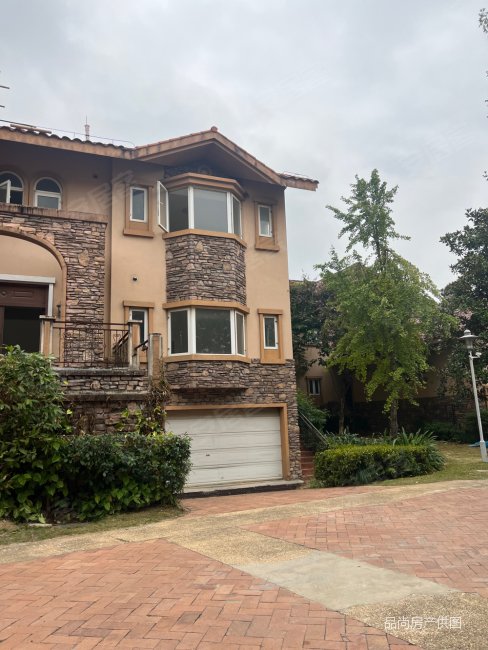 288万买联排别墅有天有地靠水系花园100平方