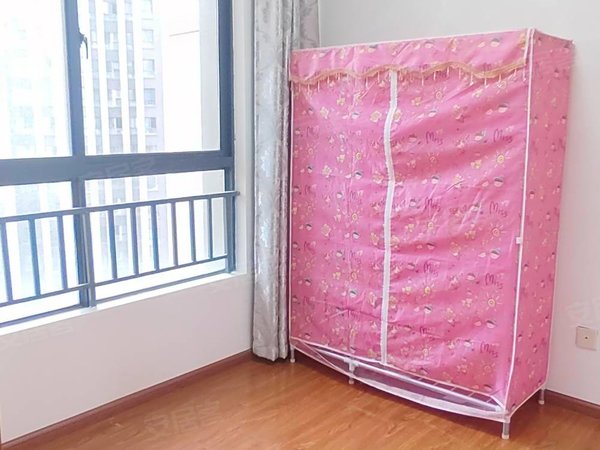 昆明呈贡市政府蓝光天娇城(1期)大学城南半空房有一张床两个衣柜出租