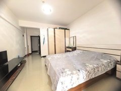 西双版纳景洪龙舟广场市中心，泼水广场，财富中心电梯10楼58平长租1200元出租房源真实图片