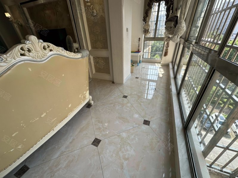 观澜苑小高层电梯中层,免费停车九成新,急售,碧桂园观澜苑二手房,84.