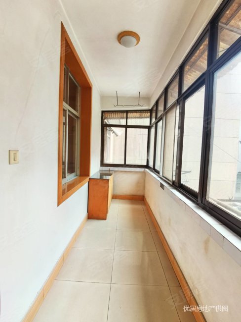 竹苑小区三室两厅全明边户四千多