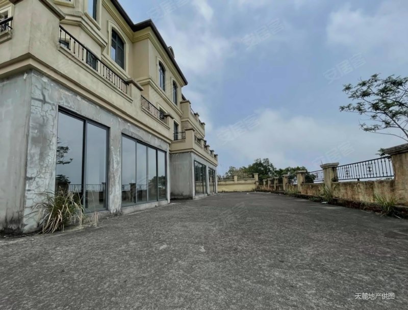 天麓(三区)6室3厅4卫300㎡南北1650万