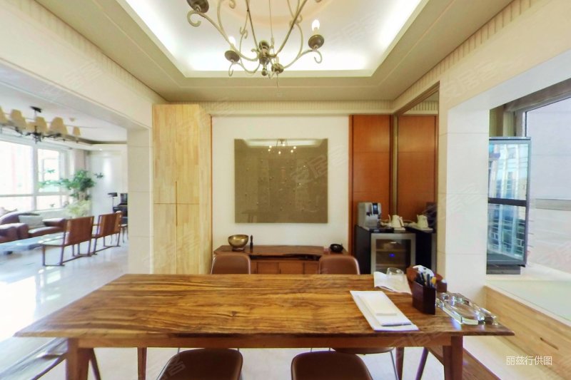 四季世家3室2厅3卫270㎡南北3000万