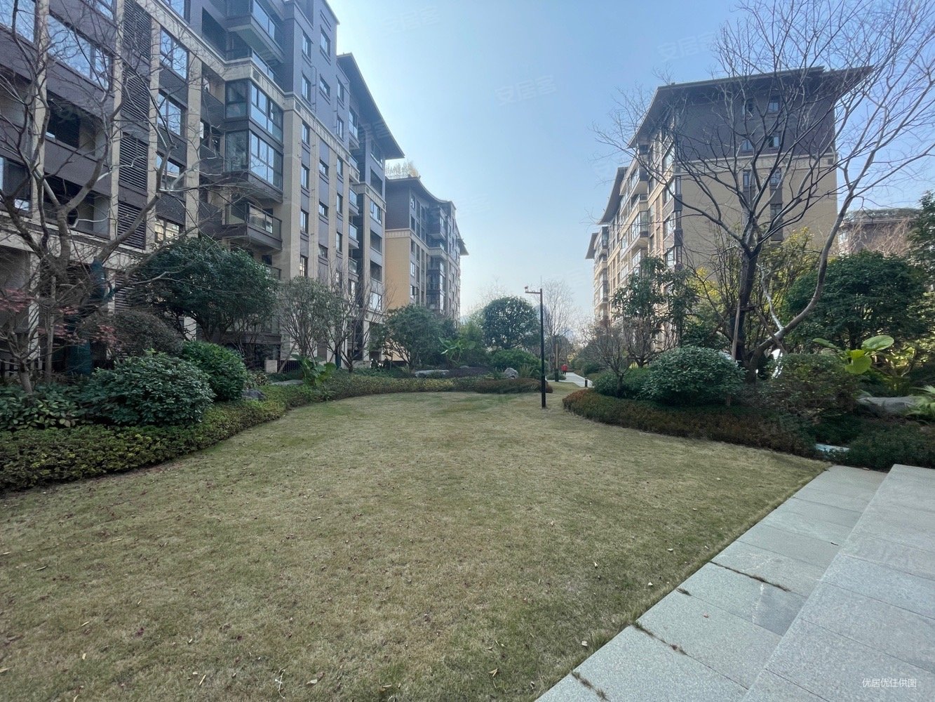 万达广场商圈漓江壹号清水房3房2厅2卫南北通透100万,兴进漓江壹号龙