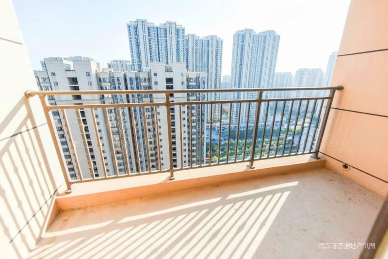 江夏一中旁 花山学府三房两卫 边户南北通透 中高楼层视野开阔