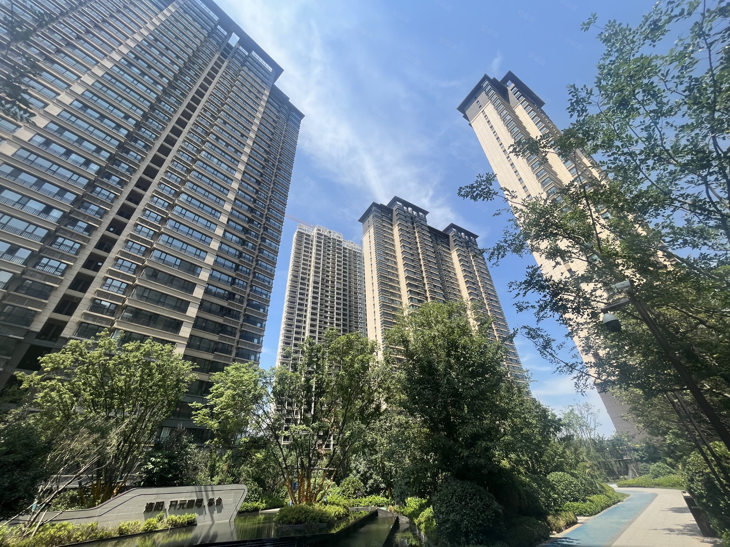 新区万达大张旁开元壹号顶层挑高复式高品质采光好人车分流