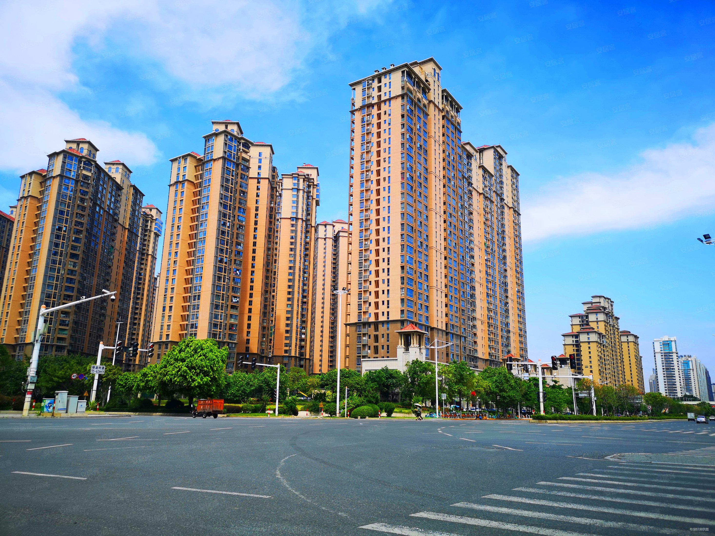 东海街道 4室2厅2卫 141.49平米 488.00万元