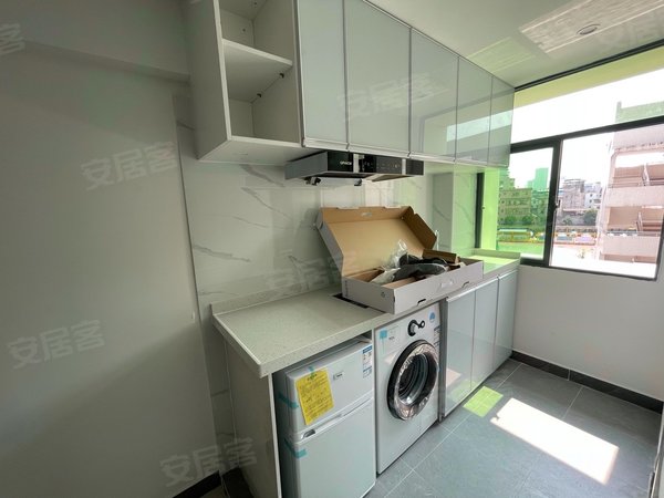 深圳布吉李朗永发大厦布吉地铁站全新公寓精装隔断大开间第一出租家私