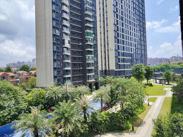 东莞寮步汽车东站皇庭峰景壹号(商住楼)全新装修 大三房 未入住 朝南