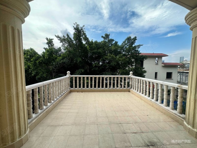 双车位,多房,玫瑰山庄(别墅)二手房,850万,6室3厅,6卫,343平米-重庆