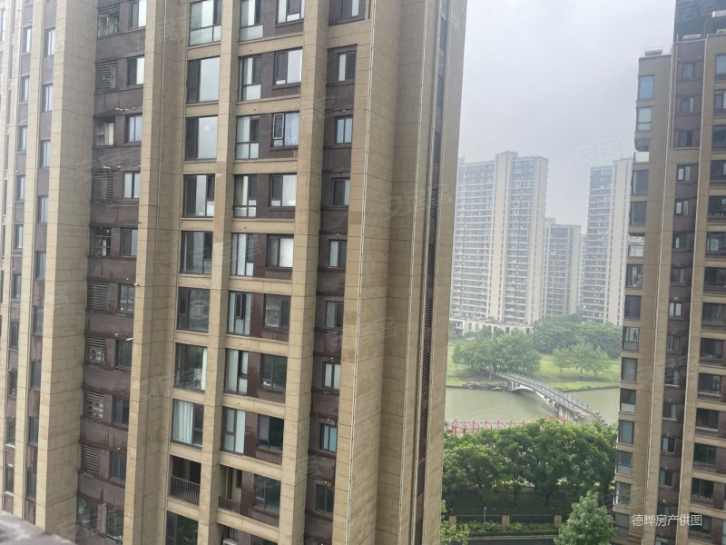 溧阳高档小区天隽半岛11楼,163,湖景房,278万