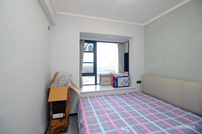 东升地铁口200米精装套三带衣帽间