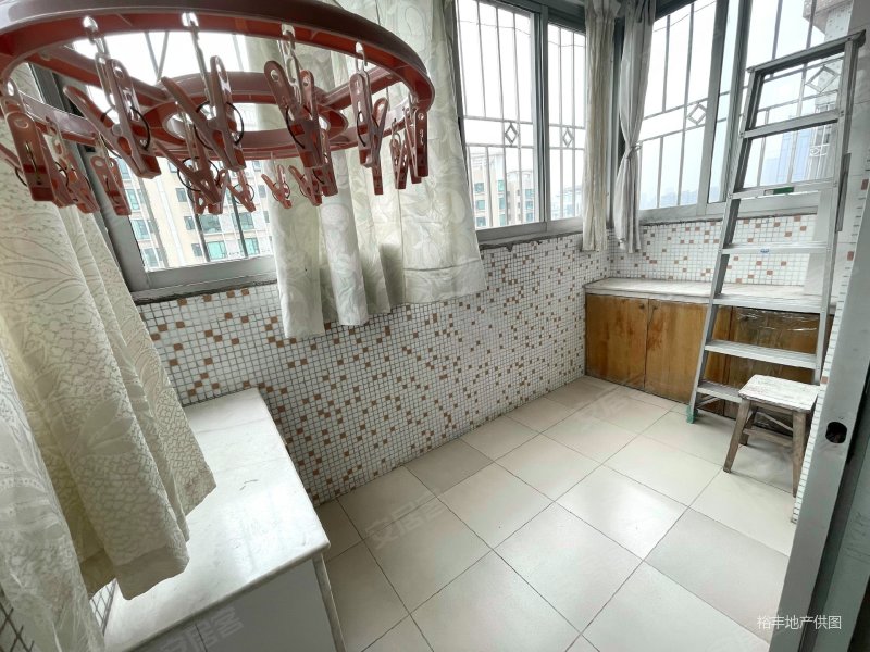 穗园小区 东南向 三房双阳台 采光好 临地铁 大型封闭小区