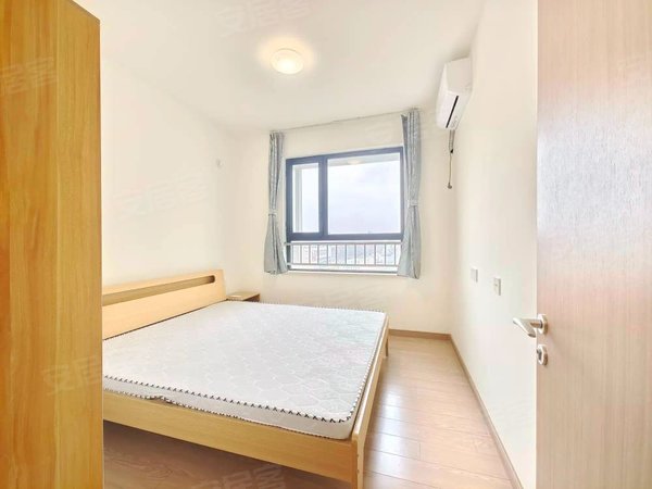 上海浦东临港新城馨雅铭苑新天地 1室1厅1卫 可以短租 送宽带 有停车