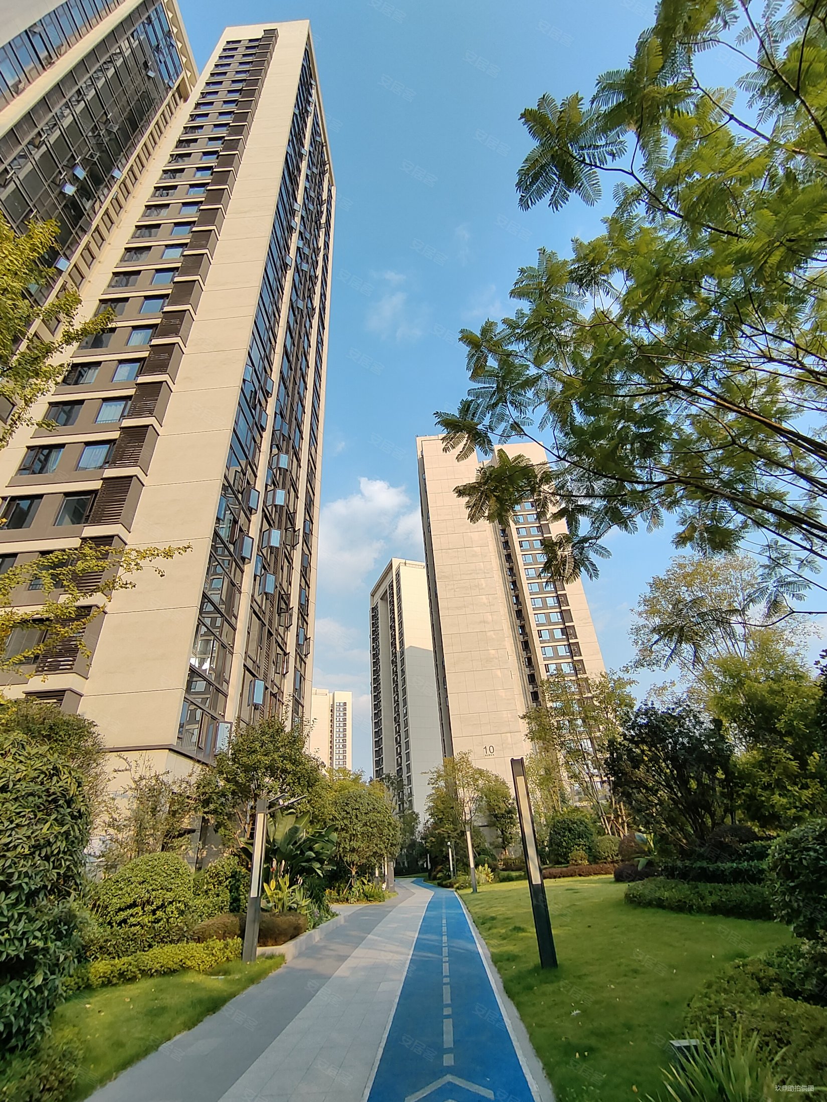 怡心湖岸3室2厅2卫105.55㎡南北252万