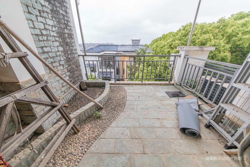 保利天心嘉园叠墅单位房带车库带露台还有杂物间满五