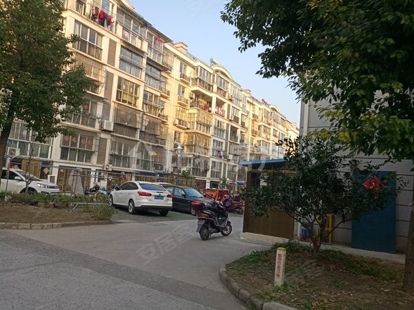 泰州海陵城南康和花园天虹东方小镇大华旁康和花园3室高装设施全2000