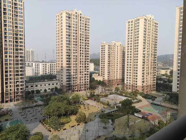 重庆北碚复兴和泰家园轻轨站刘家院子旁 简单装修两房出租房源真实