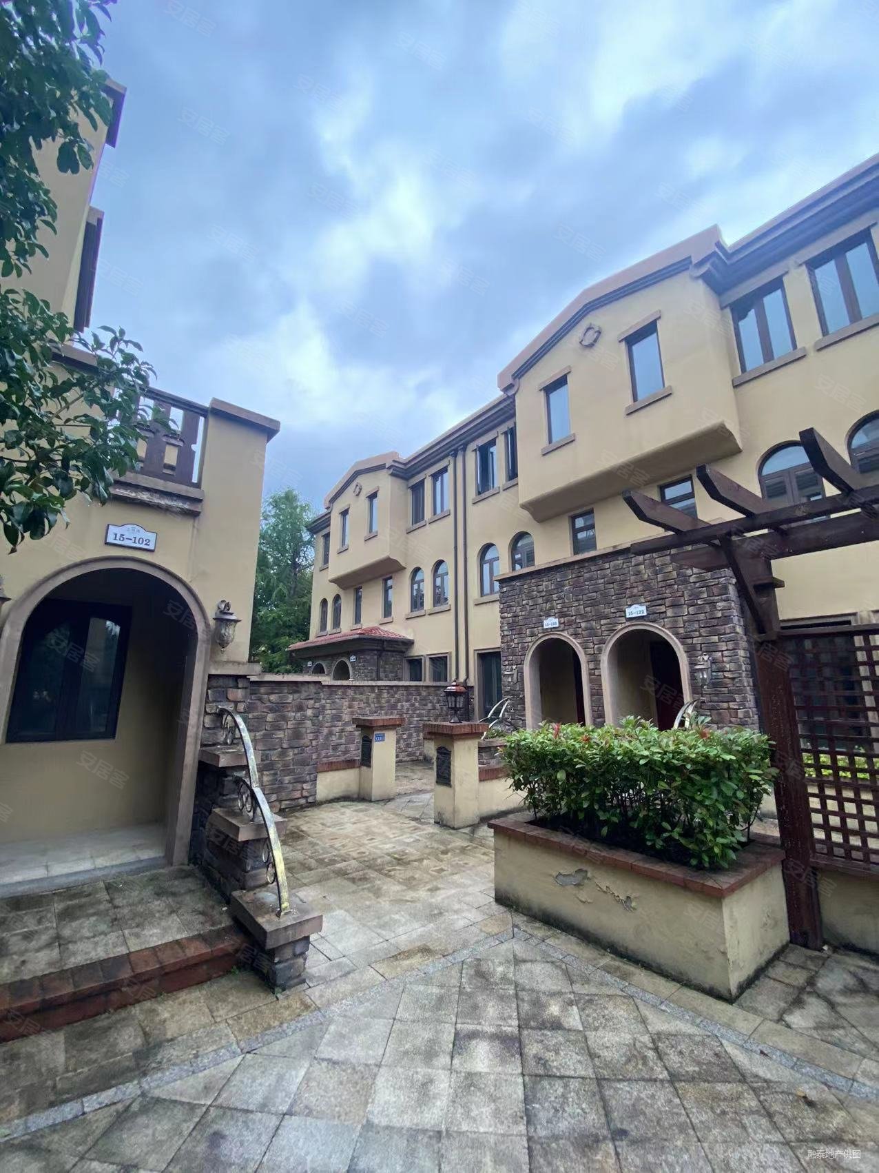 上海湾联排别墅房东急售300万钥匙在手欢迎咨询看房