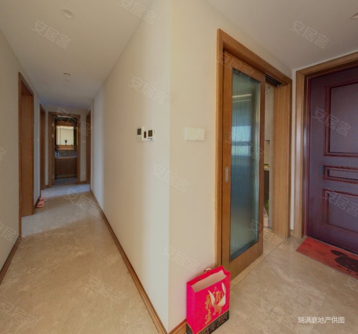 银城东岳府 产权清晰 购物方便 电梯房 小三居 正南朝向