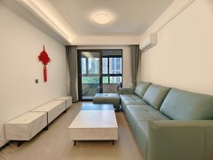 上海浦东南汇周边竹柏路上，首租居家配置，阳台封好，真皮沙发出租房源真实图片