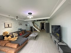 银川兴庆新一中丽景湖旁 高登时代 复式公寓精装修带空调家具家电齐全随时看房出租房源真实图片