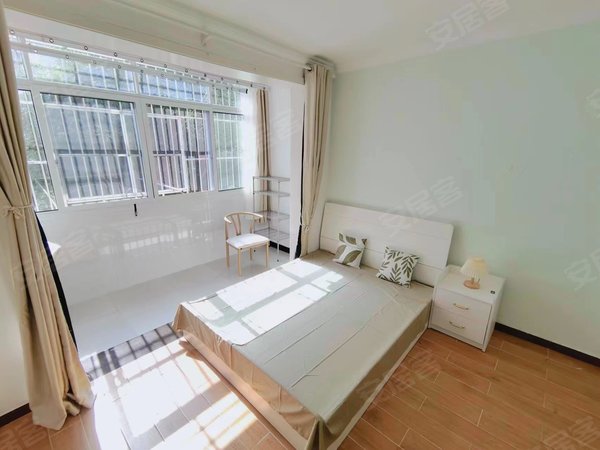 上海浦东三林南杨小区(长清路)近前滩,精装一房,看房随时,可以办居住