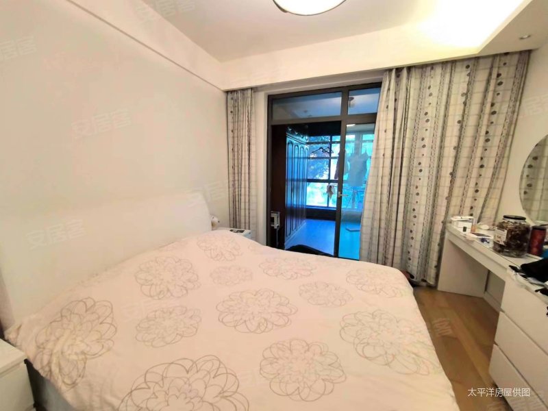 带产权车位,视野采光佳,保养全新,小区中心位置 满五年