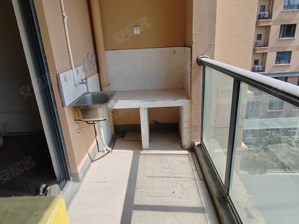 新昌大庆景苑绍兴高铁北站 大庆景苑 朝南大房间 阳台 可做饭出租房源