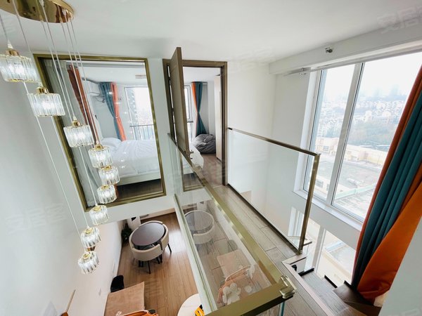 青岛市北浮山后龙湖新壹城龙湖新壹城整租loft电梯高层可月付拎包入住