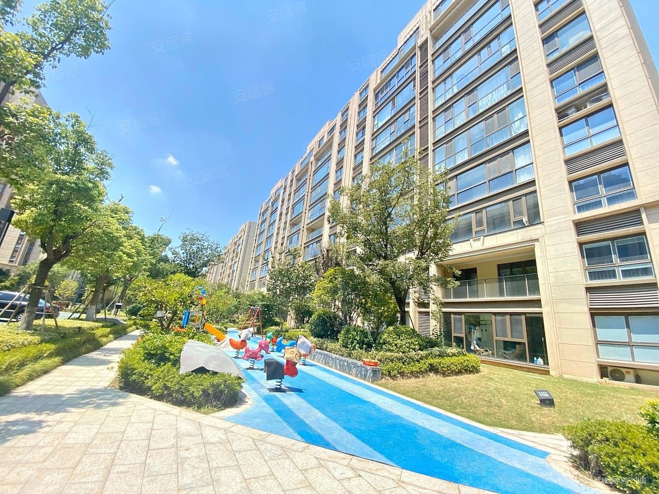 湖悦天境洋房四室三卫三阳台中间楼层位置好生活配套齐全