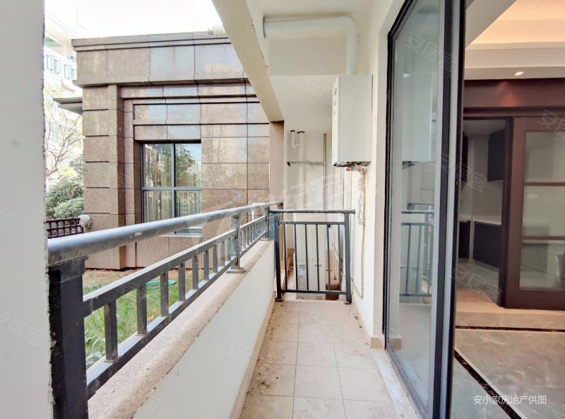 清江山水四期总高6楼小洋房开发商精装一楼带院子随时看