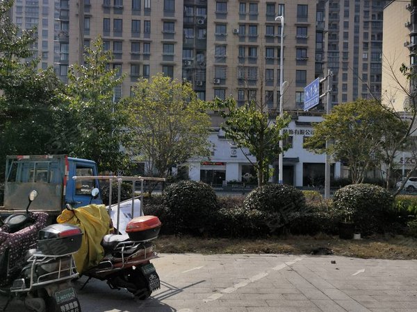 绍兴诸暨诸暨市区五星大厦妇宝院傍边五星大厦电挮房三室两厅精装修