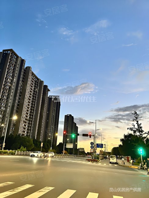 观湖壹号 3居室 精装 楼层好 视野无遮挡