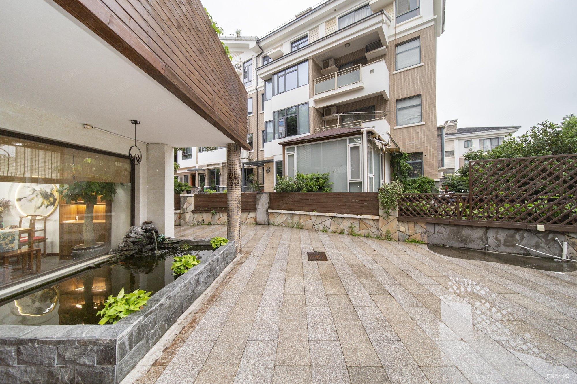 翠湖庄园5室2厅6卫321㎡南2180万