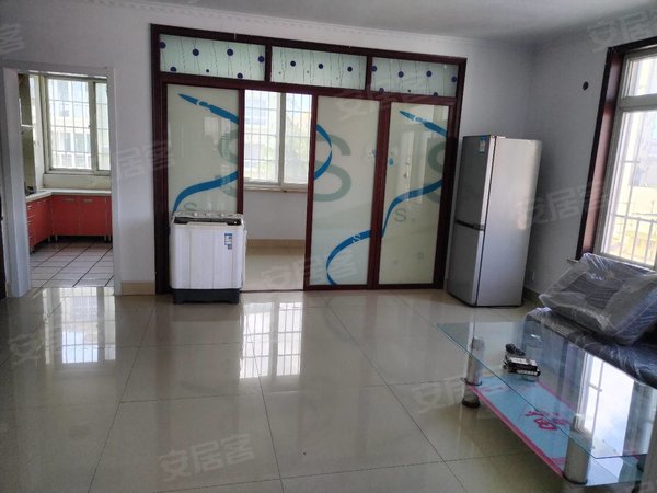 山水名苑三楼带车库家具家电齐全靠近火车站人民医院