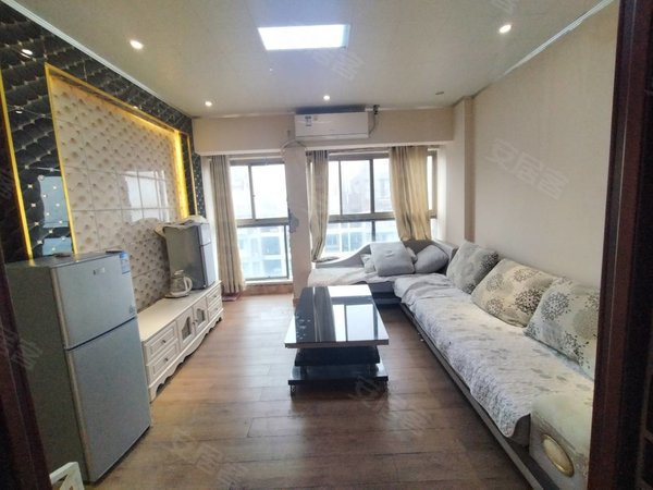 泸州江阳城西灏景尊城酒城大道一段精装电梯一室一厅带花园出租出租